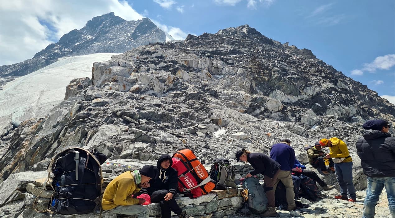 Two High Passes Trek via EBC (Chola and Renjo La)