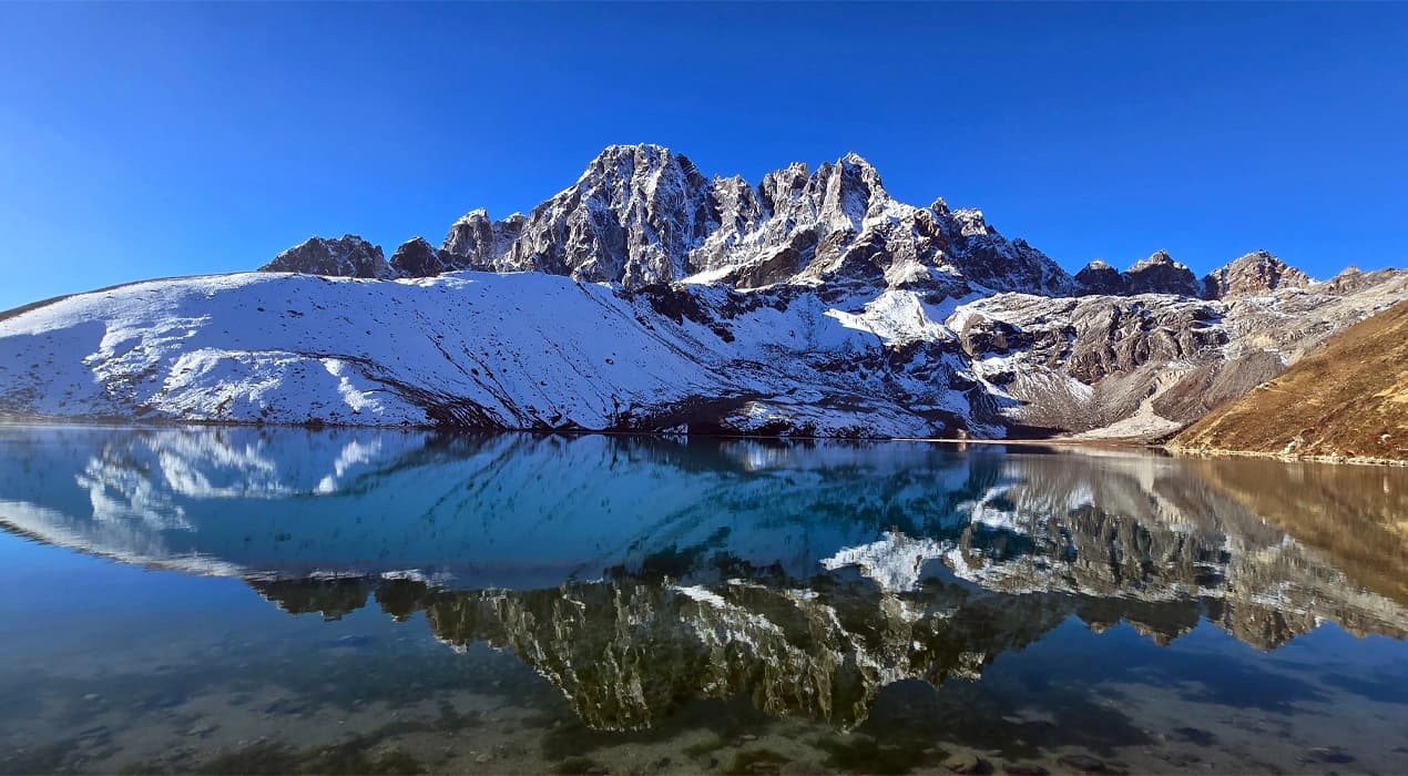 Two High Passes Trek via EBC (Chola and Renjo La)