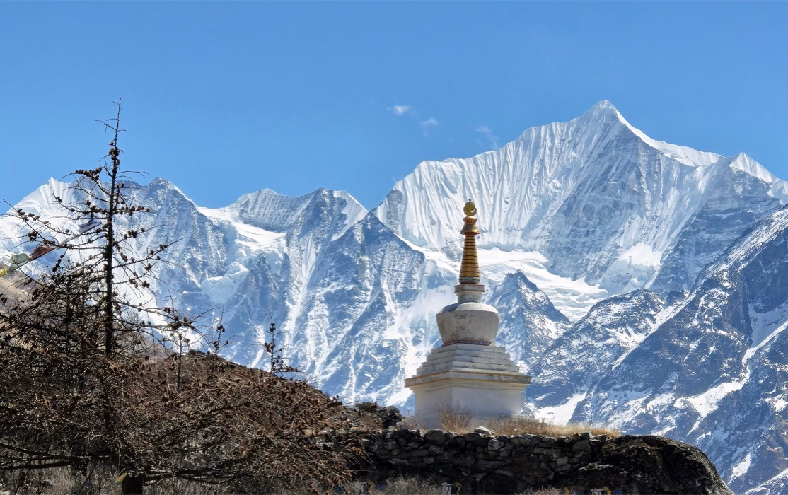 Tsorten and Dorje Lhakpa (6966m)