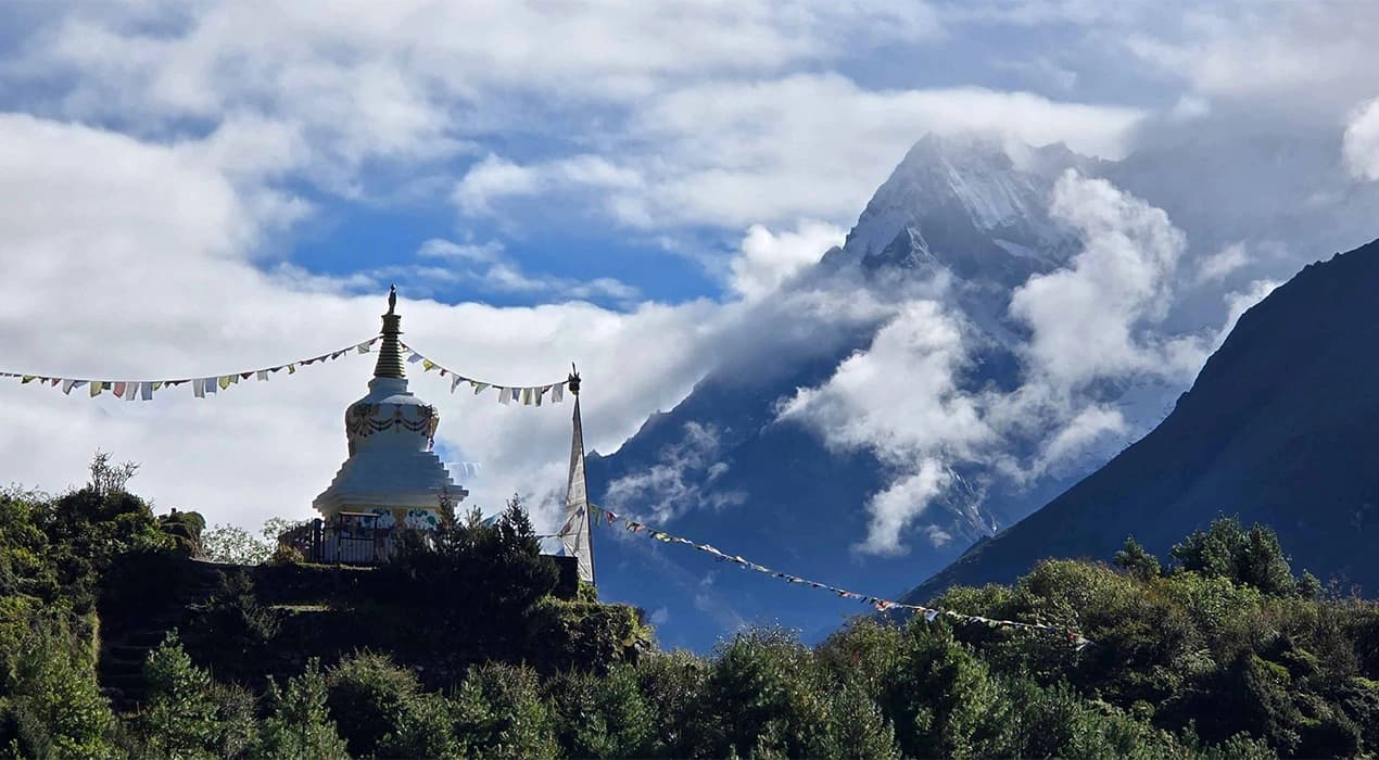 Two High Passes Trek via EBC (Chola and Renjo La)