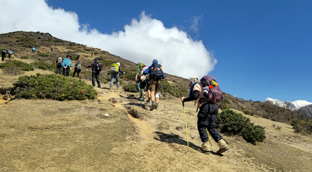 Heading towards gokyo