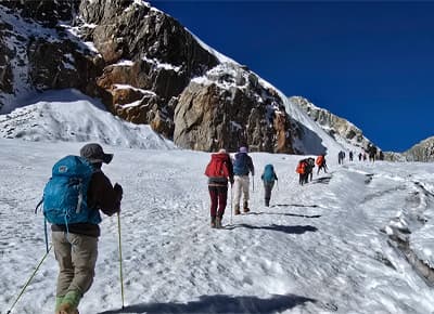 Walking on snow to chola top