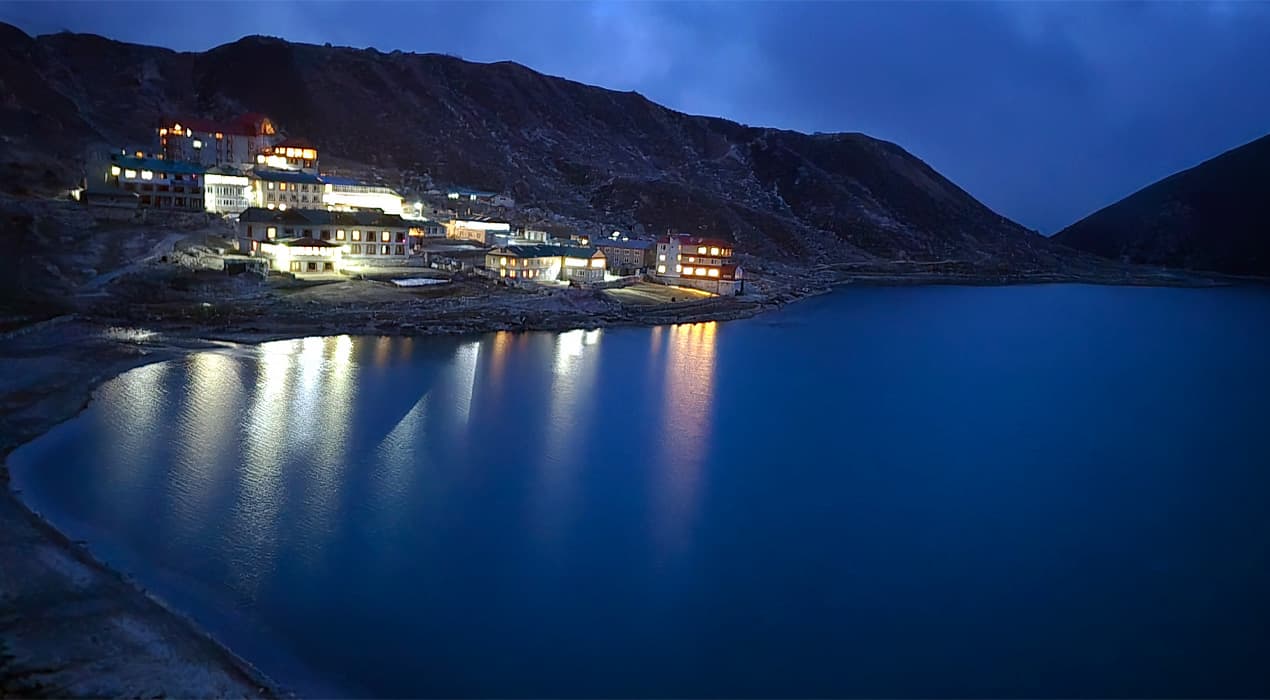 Night light reflection on gokyo lake