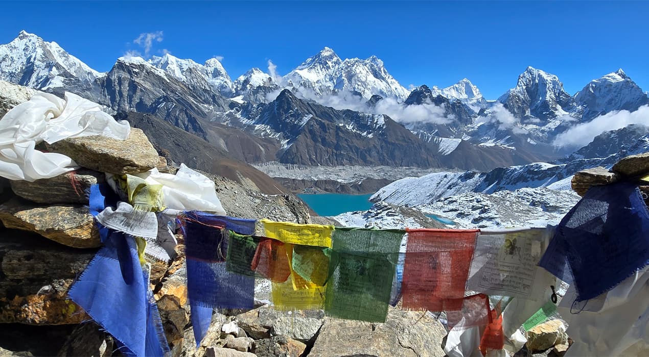 Lungta lake mountains