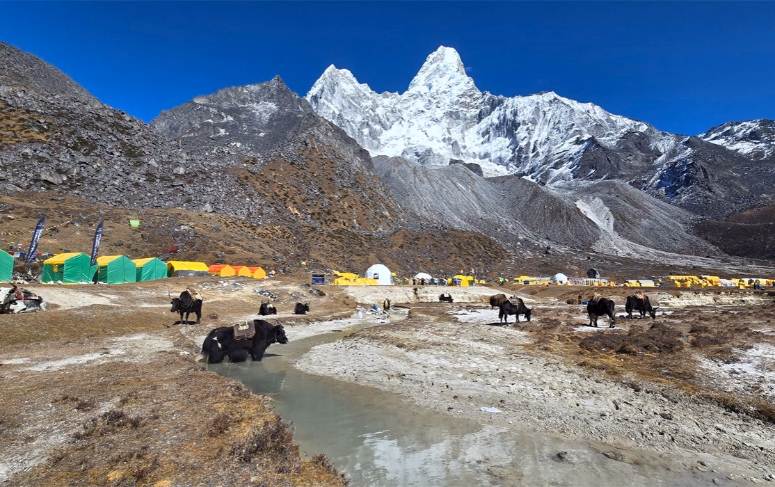 Ama Dablam Base Camp 4570m