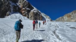 Picture of the way to Chola Pass